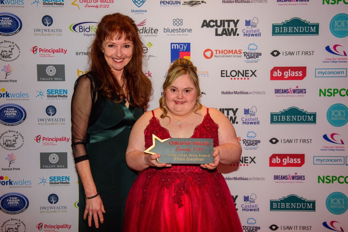 Who Cares Wins Winner, Ffion Gwyther with Melanie Walters on behalf of ISAWITFIRST